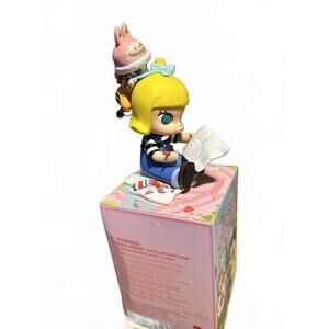 Finding Mokoko Molly Collectible Figurine Painter’s Help Pop Mart